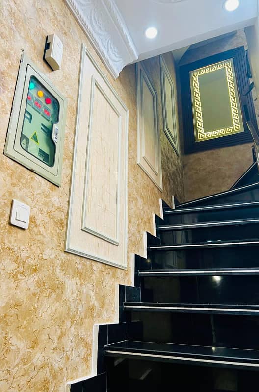 Brand New 5 Marla Luxury House | Premium Construction | Prime Location Jinnah Block

                                                            alt=