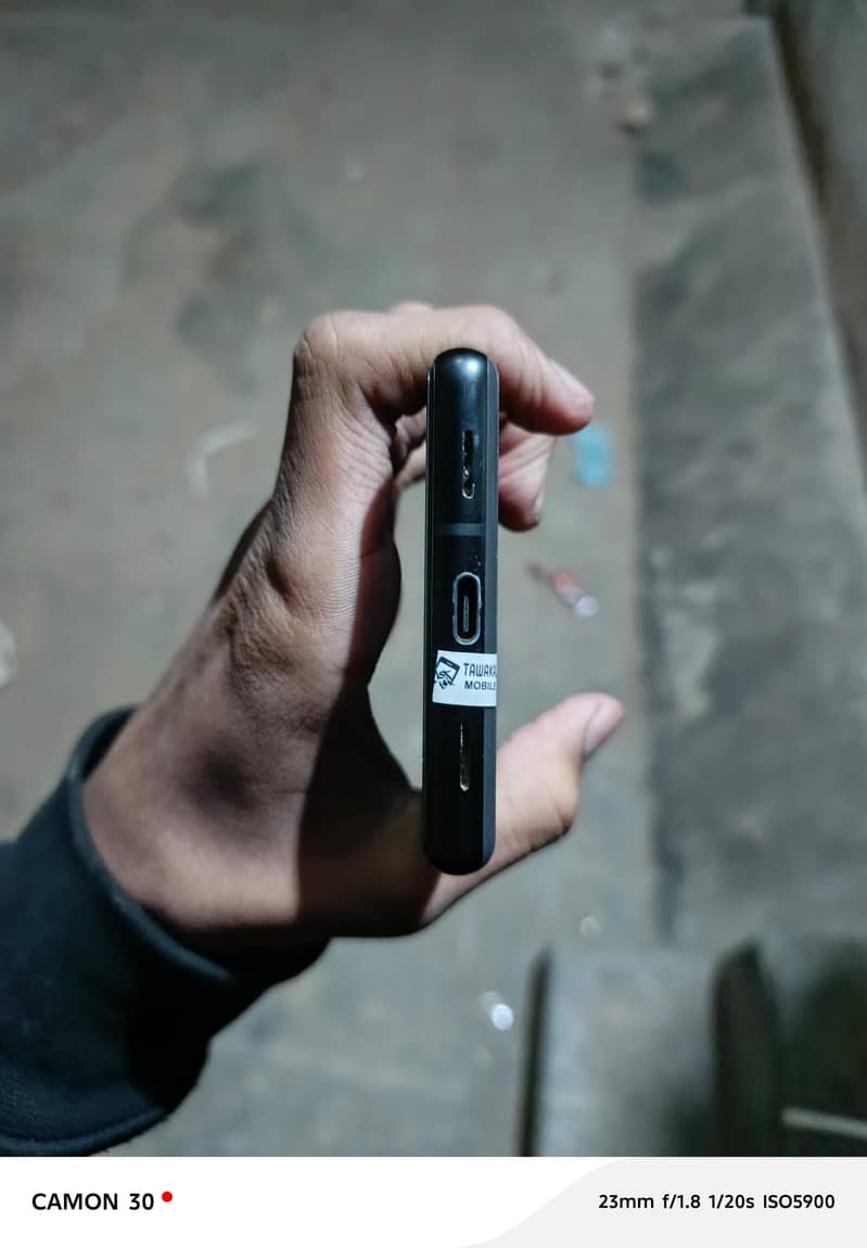 pixel 7a 8/128 gb all ok

                                                            alt=