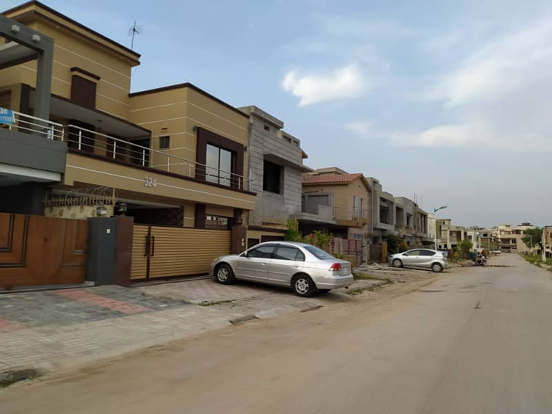 82 Feet Front Back Open 13.5 Marla Extra Land Plot for Sale

                                                            alt=