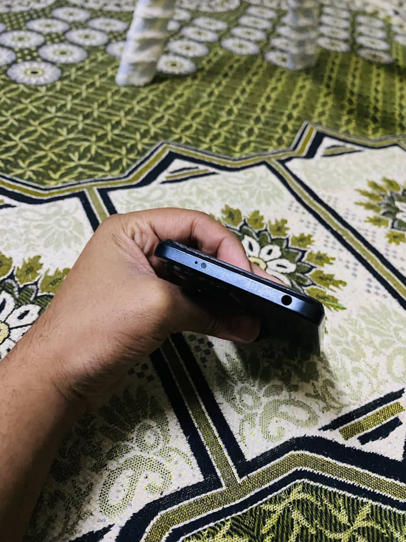 Redmi Note 12 (8/128) panel broken

                                                            alt=