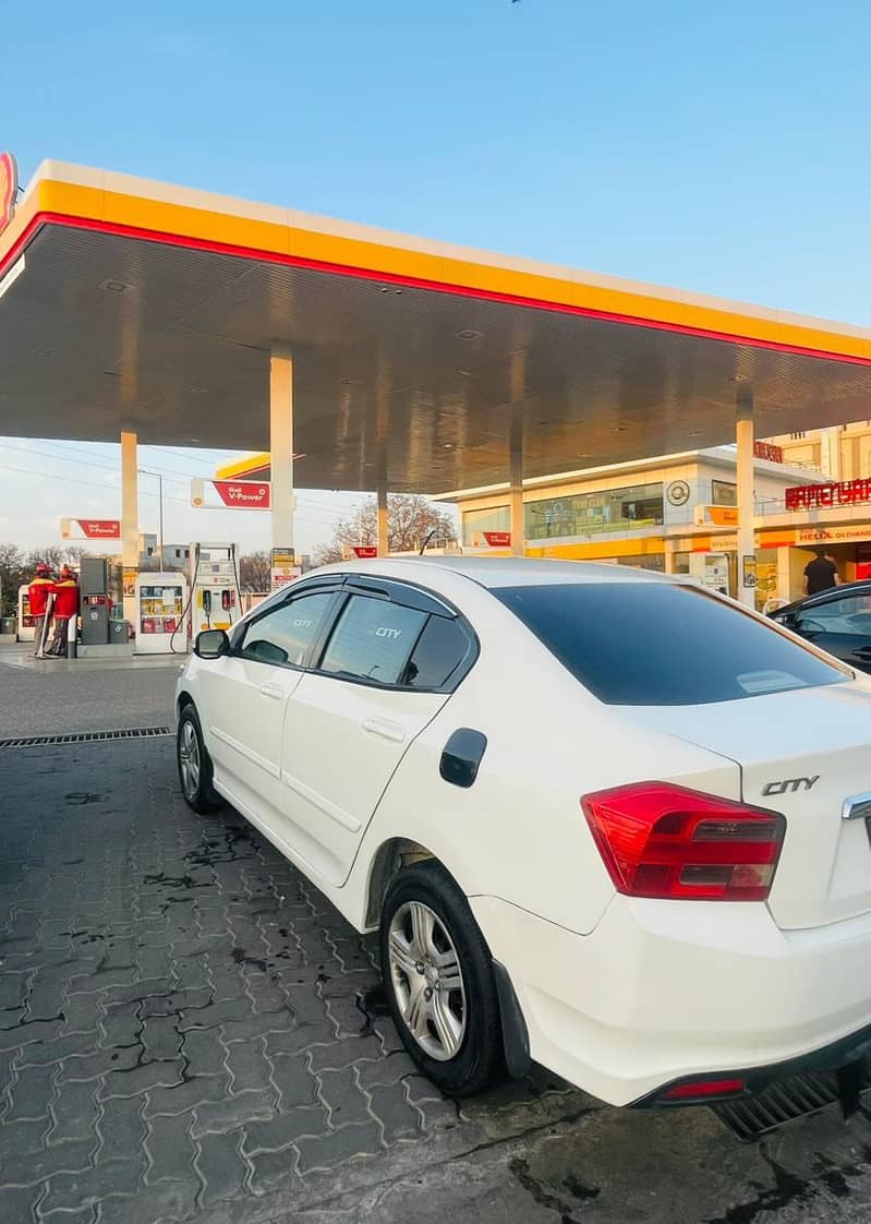 Honda city 2016

                                                            alt=