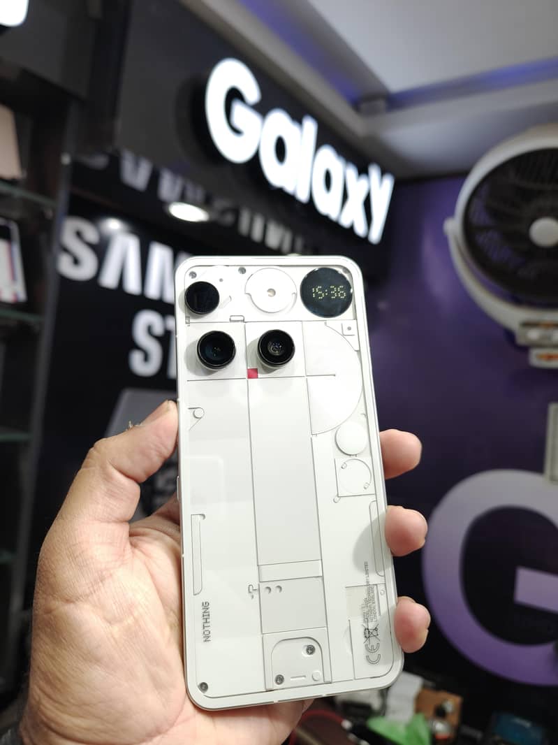 Nothing Phone 3

                                                            alt=