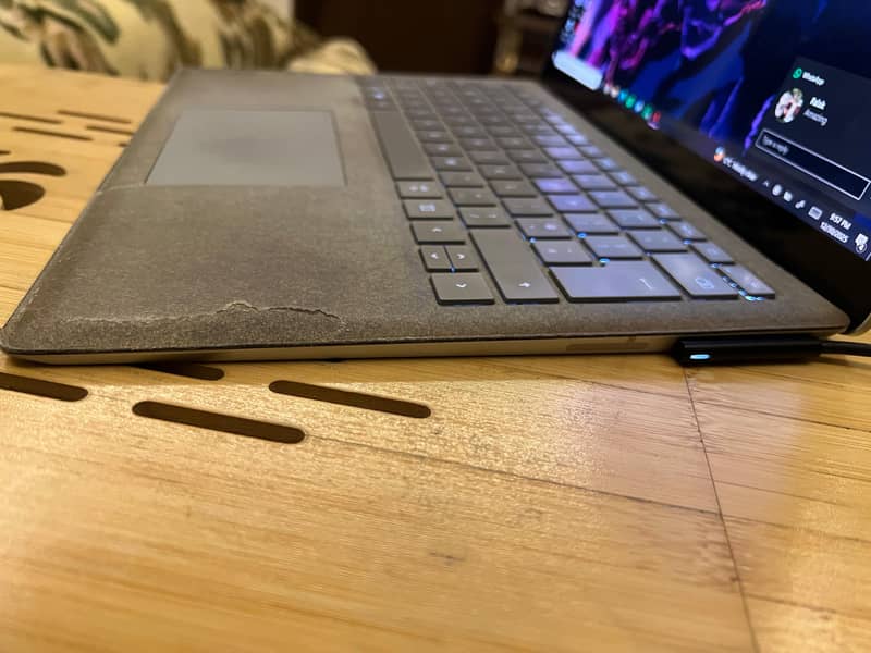 Microsoft Surface Laptop i5 - 8GB RAM - 256GB SSD - 13” Touchscreen

                                                            alt=