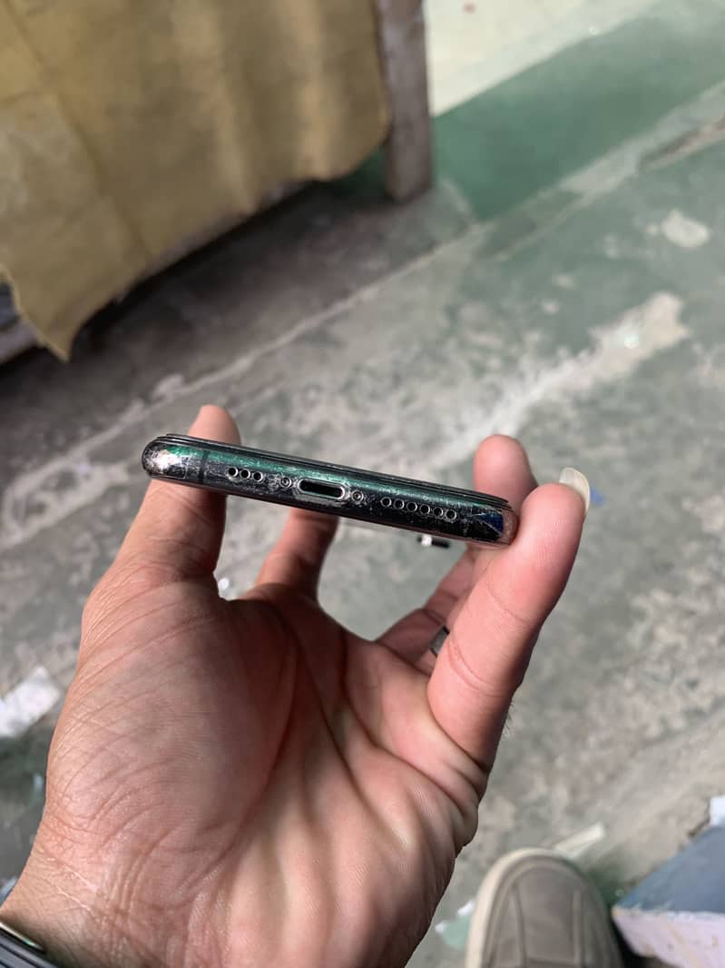 I phone xs 64gb

                                                            alt=