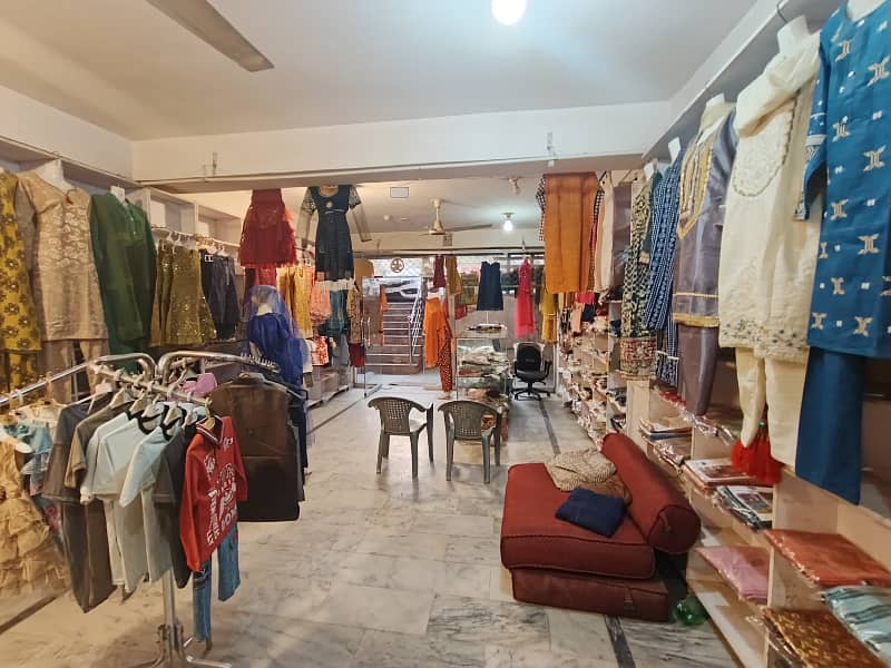 Basement shop available for rent in ghouri town main double road

                                                            alt=