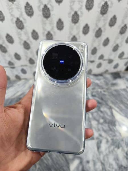 vivo x 200 Pro Mobile 12/512 gb with Full Box urgent sale

                                                            alt=