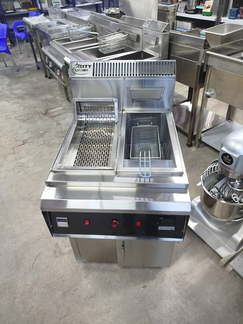 Fryers 16 Liters / 24L / 16+16 available counter

                                                            alt=