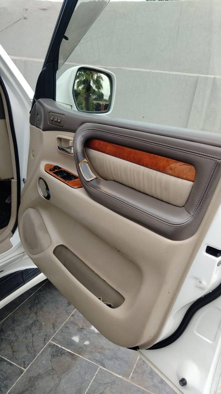 Toyota Land Cruiser 2005

                                                            alt=