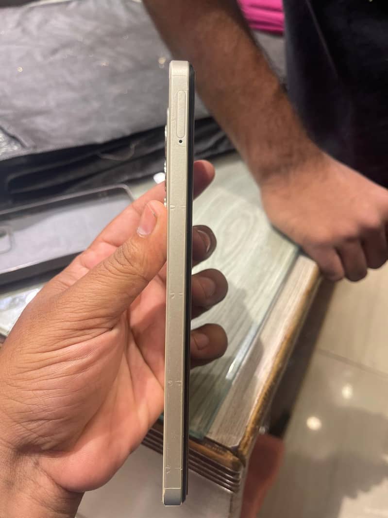 Realme C75

                                                            alt=
