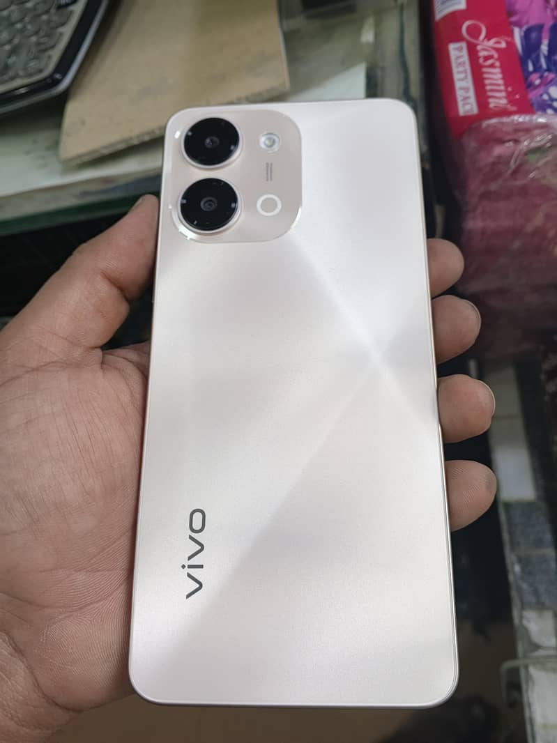 vovo y11d 10/10 new mobil

                                                            alt=