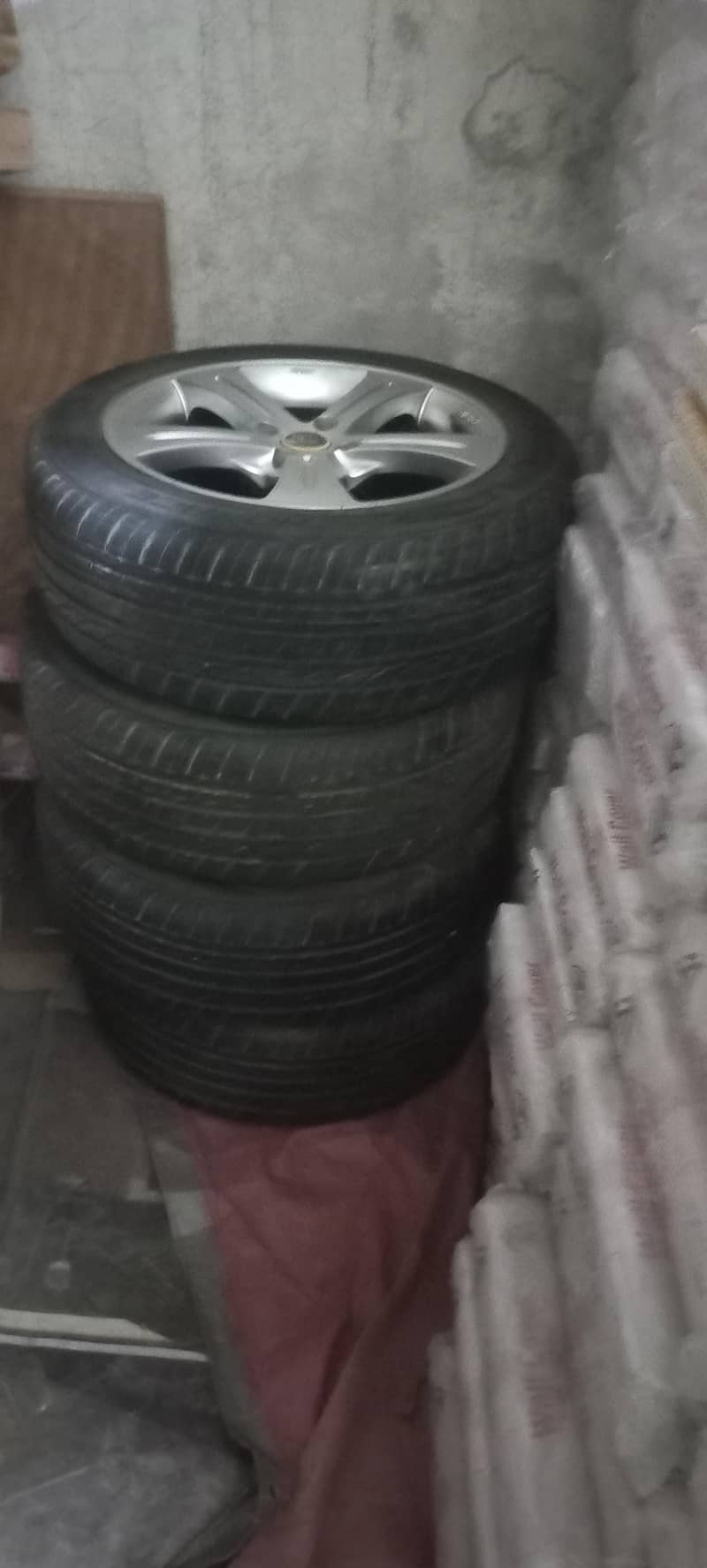 Alloy Rims with  tyres

                                                            alt=