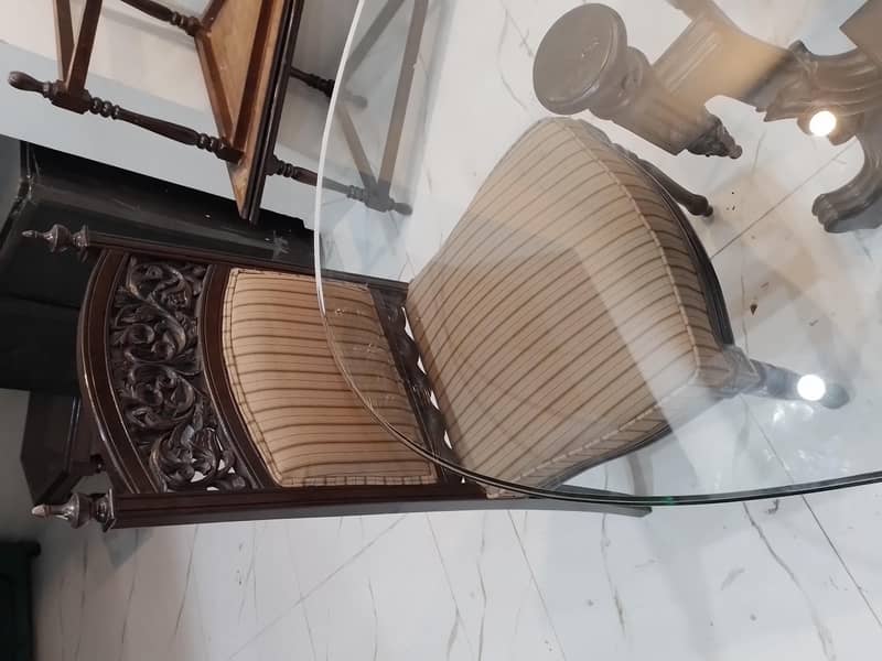 High quality dining table with chairs

                                                            alt=