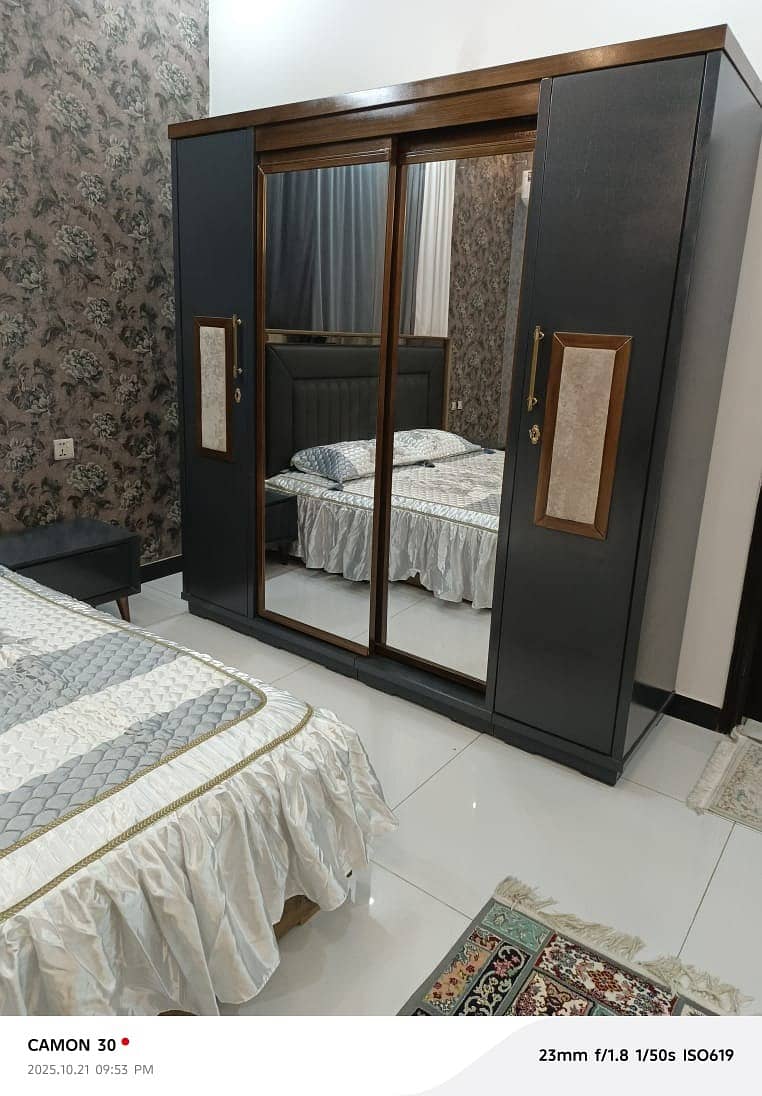 Turkish Luxury Bedroom Set | Black Modern Bed with Wardrobe & Dressin

                                                            alt=