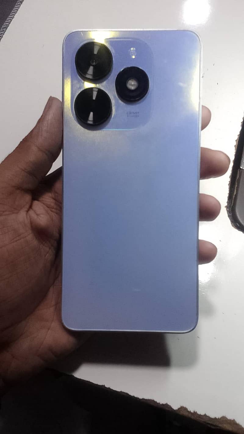 Tecno Spark Go

                                                            alt=