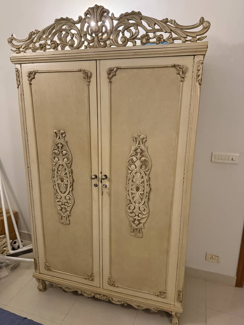 Elegant Chiniot-Style Sheesham Wood Bed Set (7 Pieces) - Bed Set

                                                            alt=