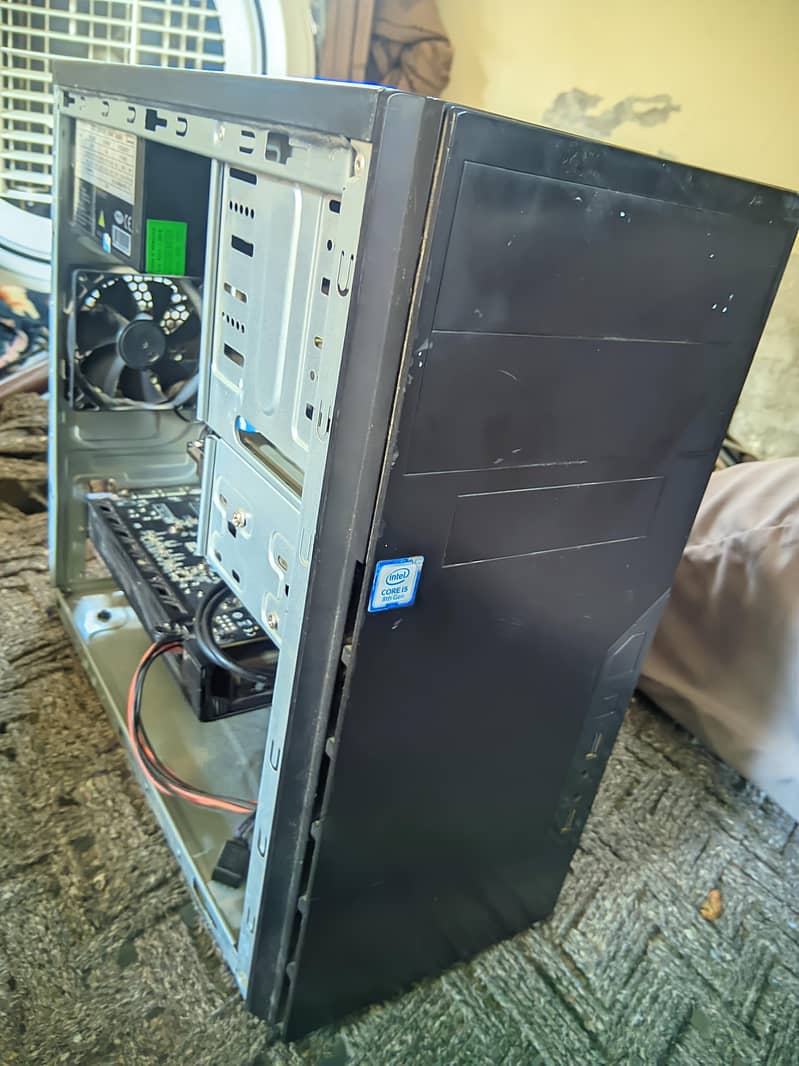 Intel Core i3 8th Gen | RX 470 | 8GB DDR4 | SSD + HDD

                                                            alt=