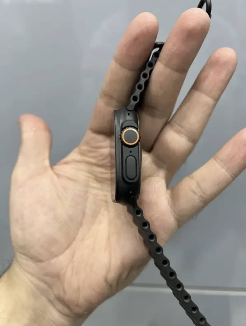 Apple Iwatch ultra 3 49mm black ocean band brand new condition

                                                            alt=