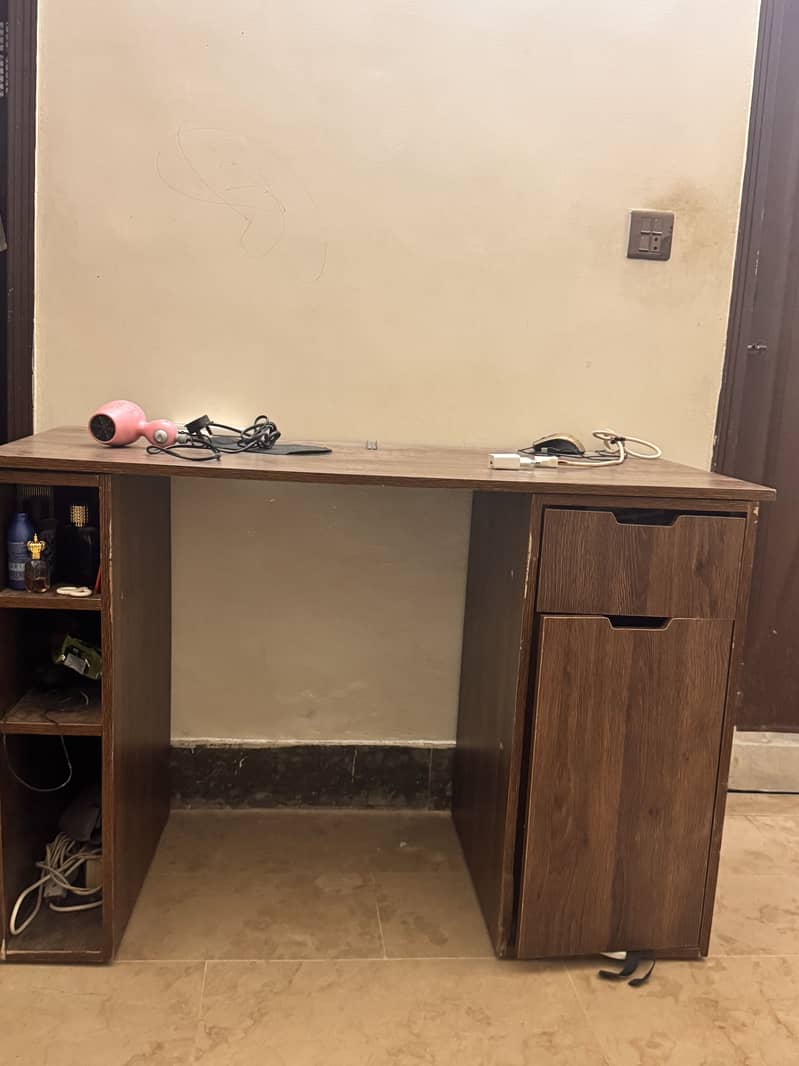 Office Workstation with in-build socket

                                                            alt=