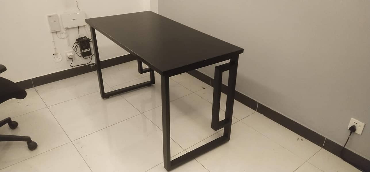Strong Minimalist Home Office Table Remote Work

                                                            alt=