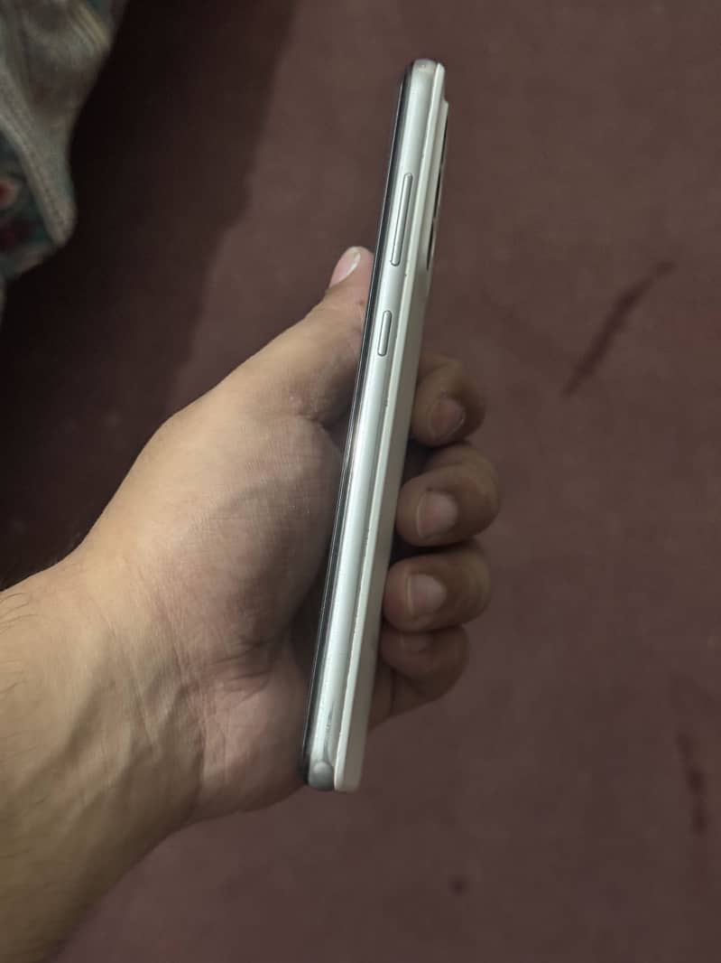 Samsung Mobile A52

                                                            alt=