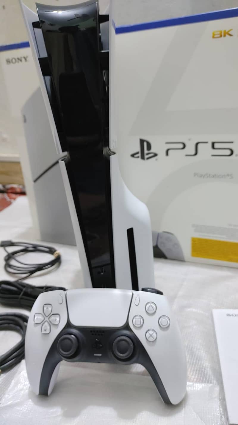 ps 5 slim 1 TB two controllers 10 by 10 condition

                                                            alt=