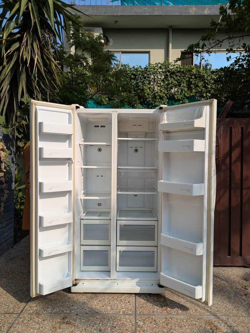 Samsung double door fridge

                                                            alt=