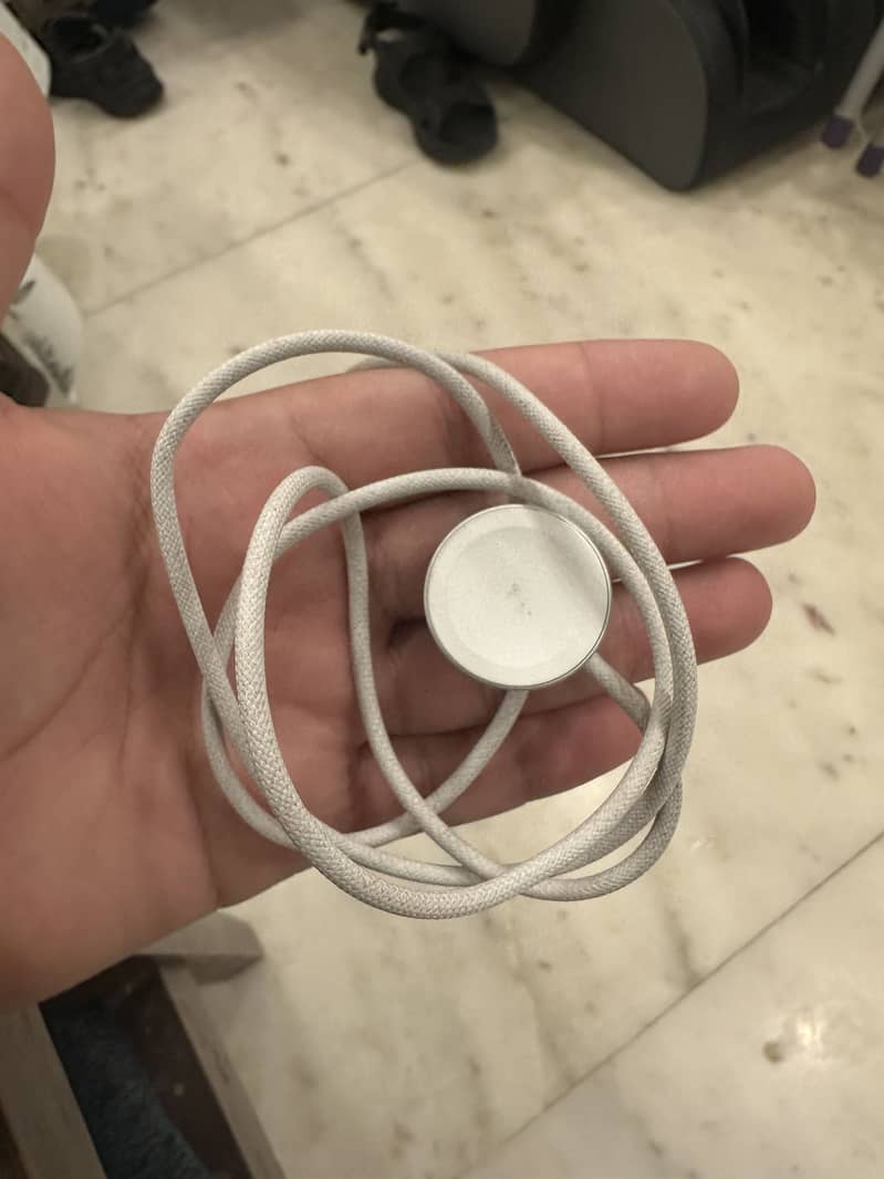 Apple Watch Series 7 with series 9 original charger

                                                            alt=