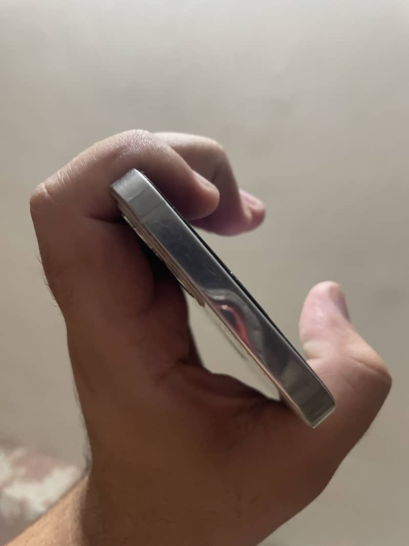 iPhone 12 Pro factory unlock

                                                            alt=