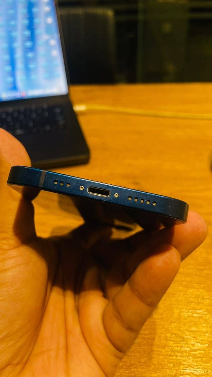 Apple iPhone 12

                                                            alt=