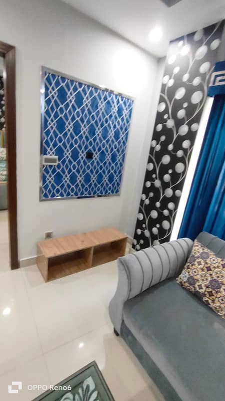 Par Day and short Time One and Two BeD Room appaertment Available Bahria Town Phase 4 and 6 Empire Heights 2 family apartment any time available

                                                            alt=