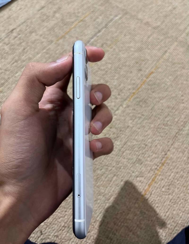 Apple iPhone 11

                                                            alt=