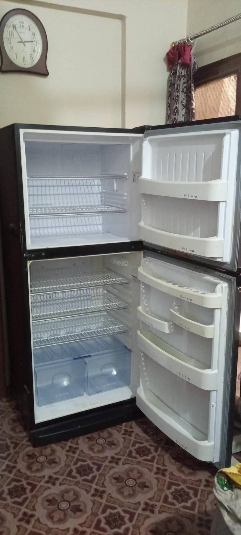 REFRIGERATOR

                                                            alt=