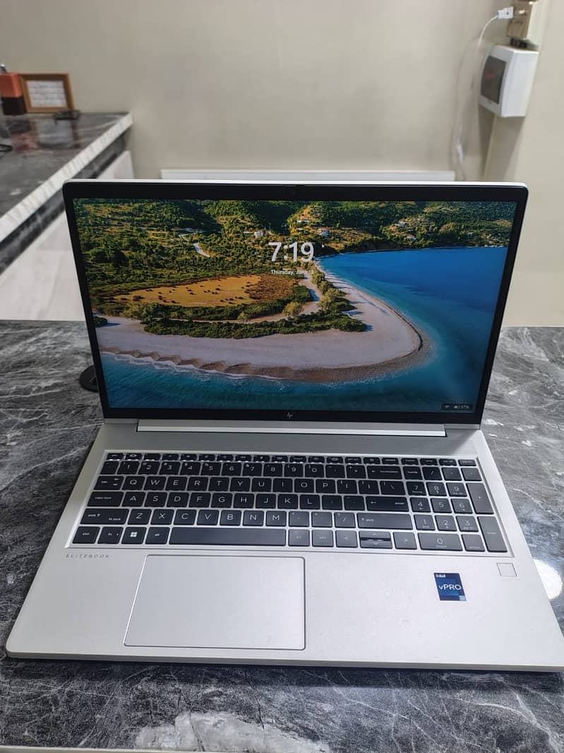 HP EliteBook 650 G9 – Premium Business Laptop 15.6 numpad

                                                            alt=