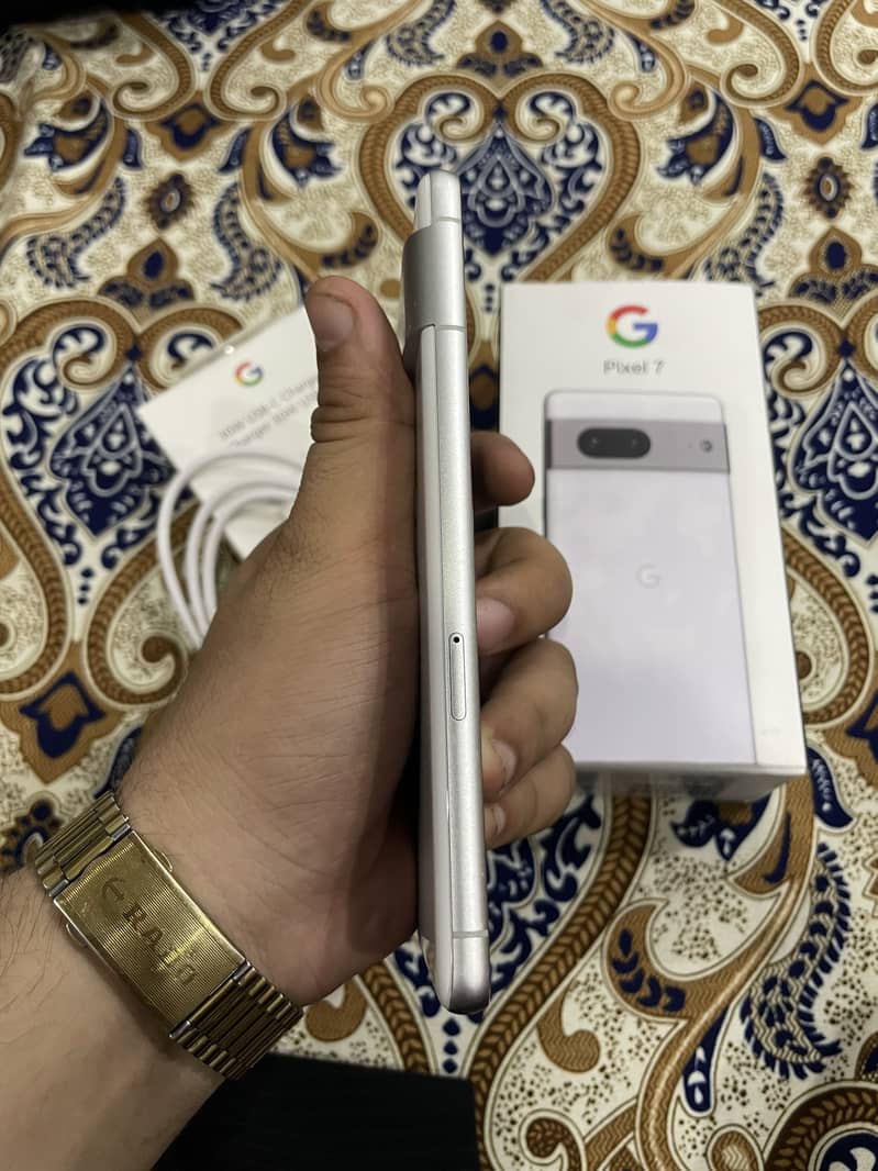 Google Pixel 7 official pta with box charger

                                                            alt=