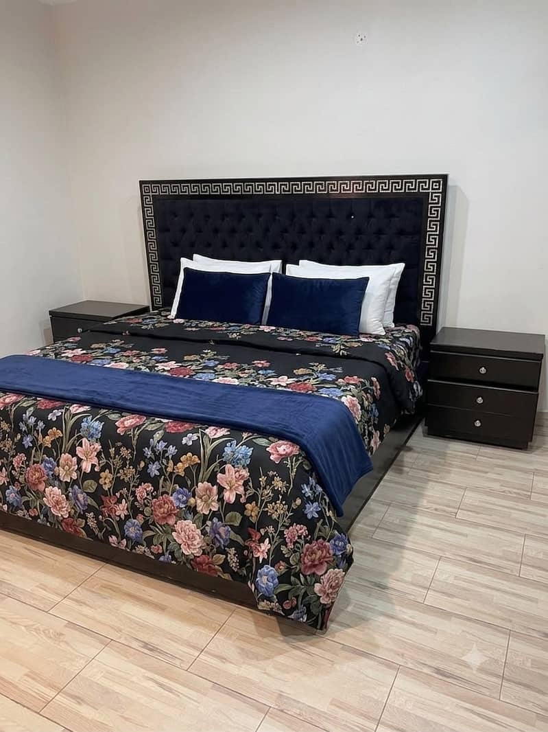 Bed  set complete  with side tables and dressing table

                                                            alt=