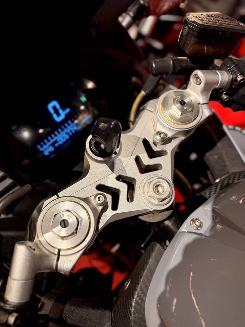 Yamaha R1M 400cc Dual Cylinder

                                                            alt=
