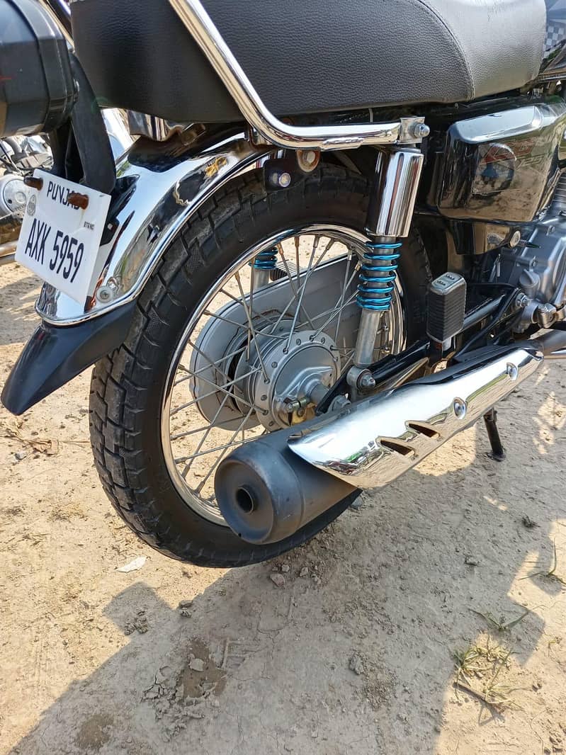 Honda 125

                                                            alt=