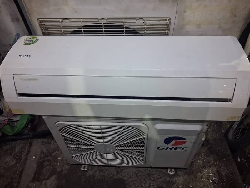 Gree 1.5 ton non inverter  genuine condition/Ac Split ac

                                                            alt=