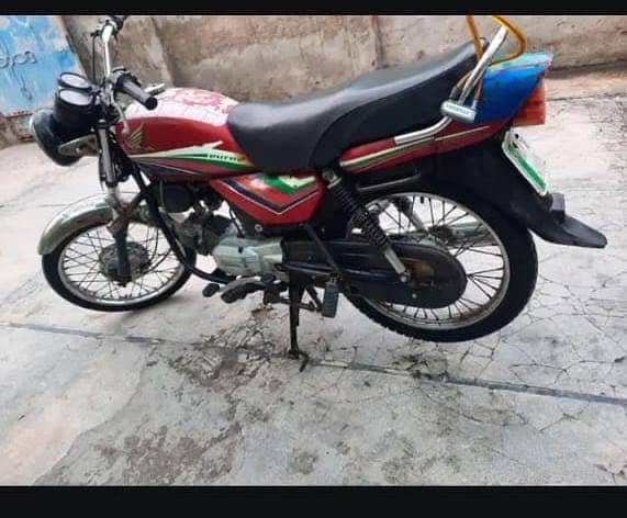 Honda Cd 100.

                                                            alt=