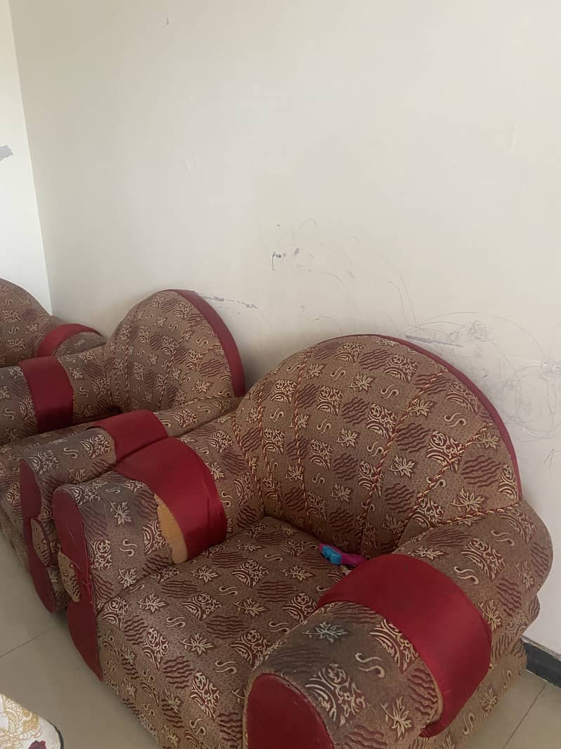 3 years, kikar wood,good condition10/10, price negiotatable

                                                            alt=