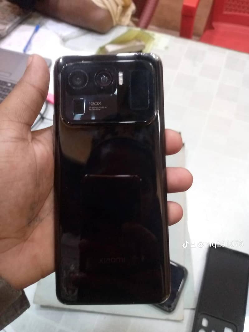 Xiaomi Mi 11 Ultra

                                                            alt=