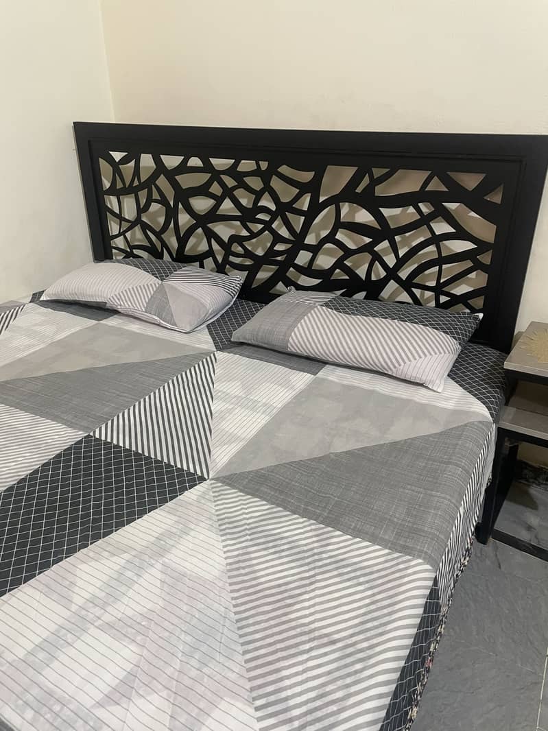 Iron king size bed without mattress

                                                            alt=