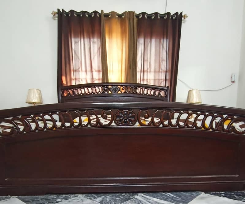 king size bed

                                                            alt=