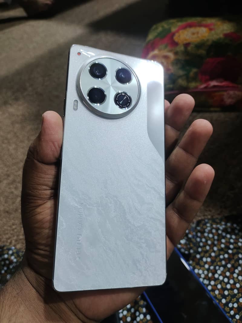 Tecno CAMON 30

                                                            alt=