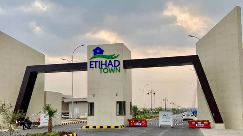 PKR 60 Lakh 5 MARLA RESIDENTIAL PLOT FOR SALE IN ETIHAD TOWN PHASE 4 AVAILABLE ON EASY INSTALLMENT PLAN.

                                                            alt=