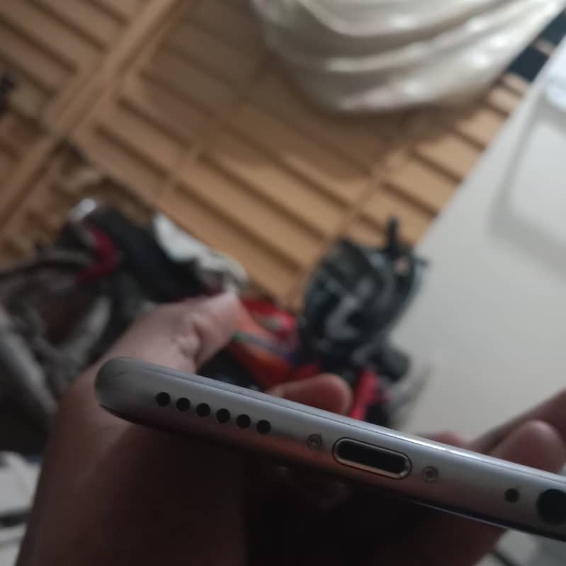 Apple iPhone 6S

                                                            alt=