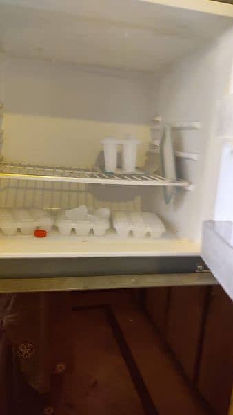 Haier  Refrigerator medium size double door fridge 0328/2741/872

                                                            alt=