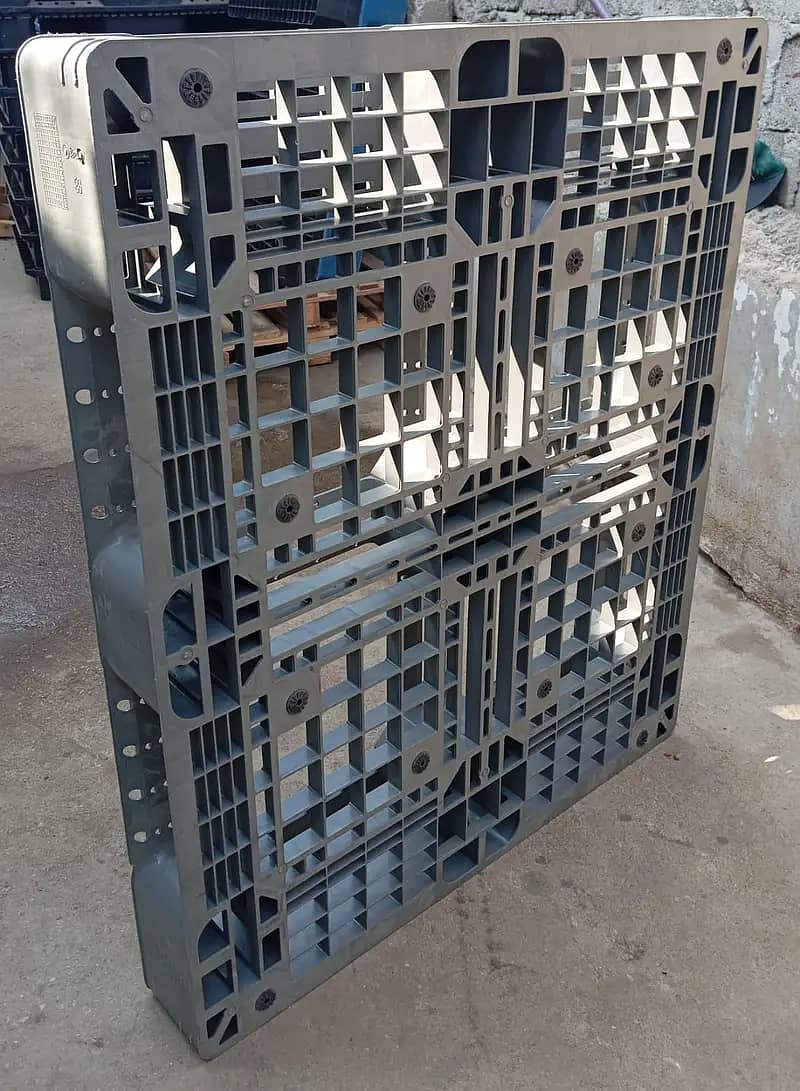 Heavy Industrial Pallets |Plastic Pallets |starting price 2500 to 5000

                                                            alt=