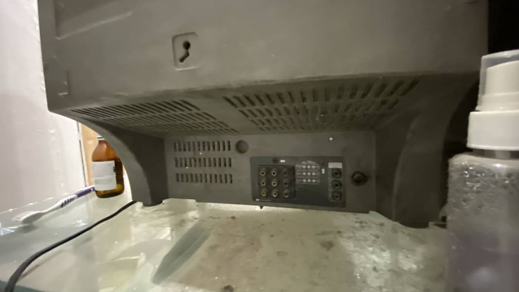 Samsung TV and trolley

                                                            alt=