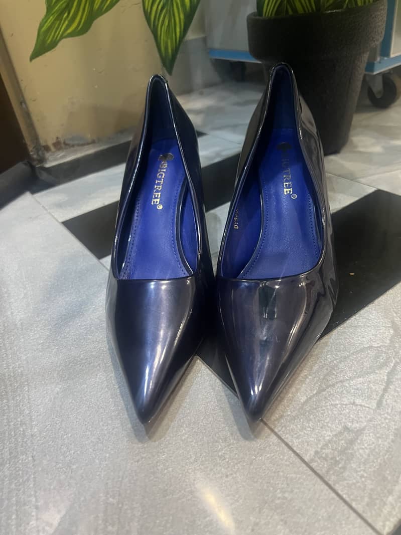 Brand new heels

                                                            alt=